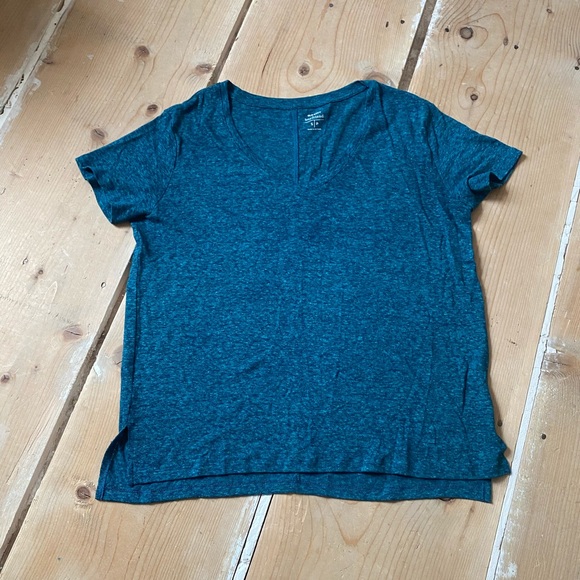 Old Navy boyfriend fit T-shirt - Picture 1 of 3